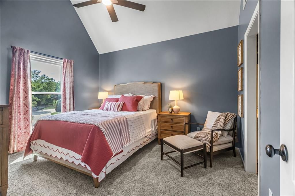 324 NW Bradford Street — photo 30