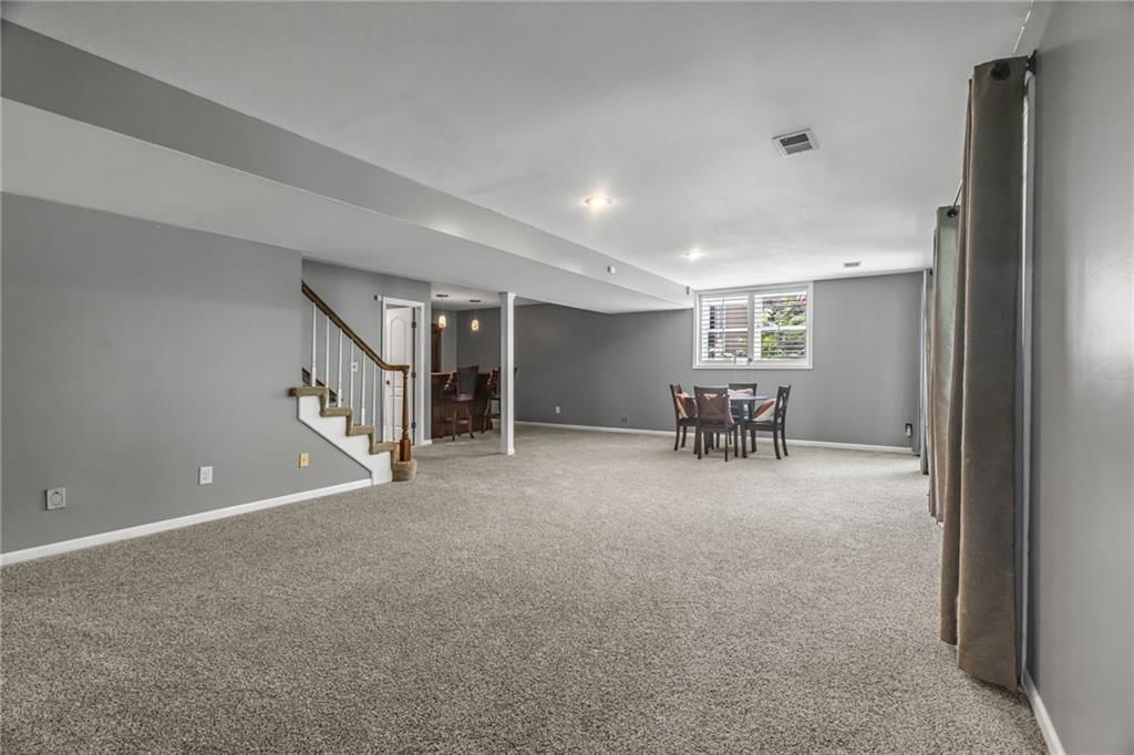 324 NW Bradford Street — photo 32