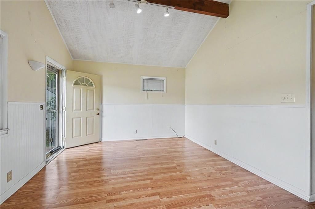 2114 Mitchell Street — photo 3