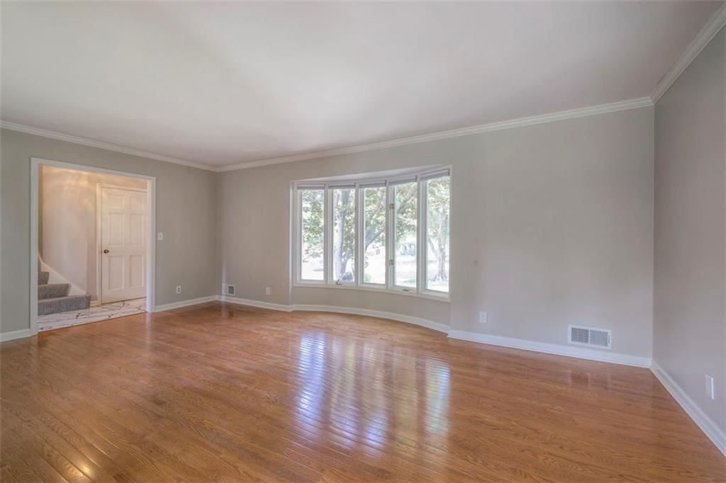 10713 W 98th Street — photo 3