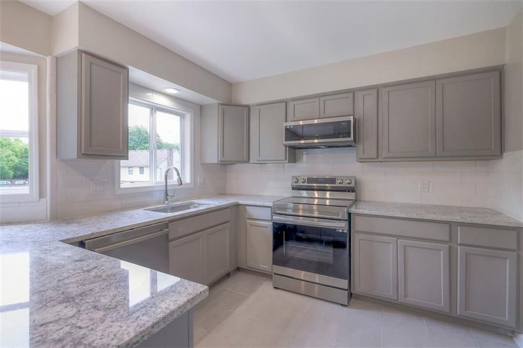 10713 W 98th Street — photo 9