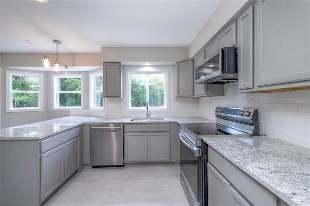 10713 W 98th Street — photo 10