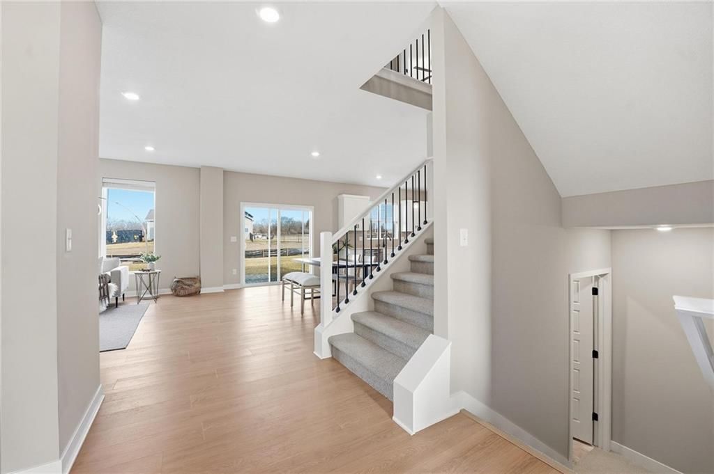 300 SW Amara Drive — photo 3