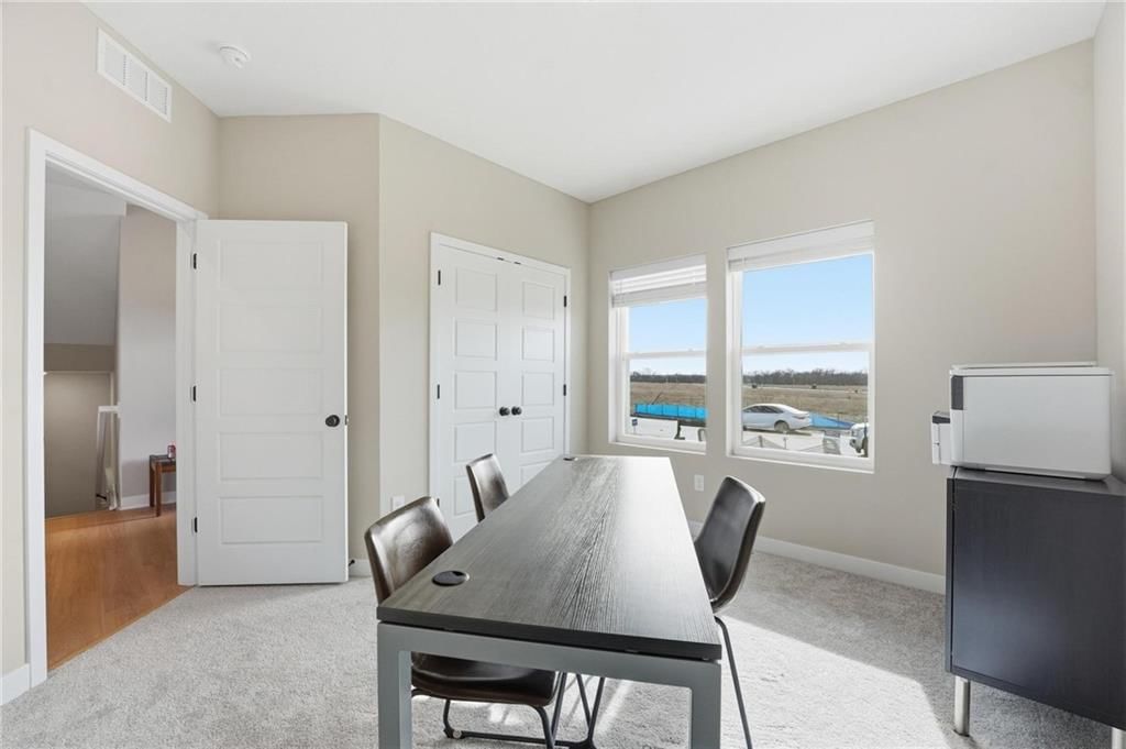 300 SW Amara Drive — photo 5