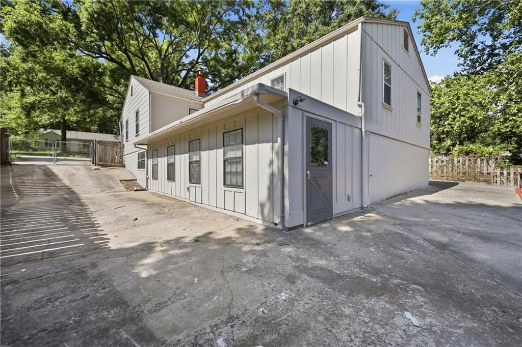 9604 E 67th Terrace — photo 40