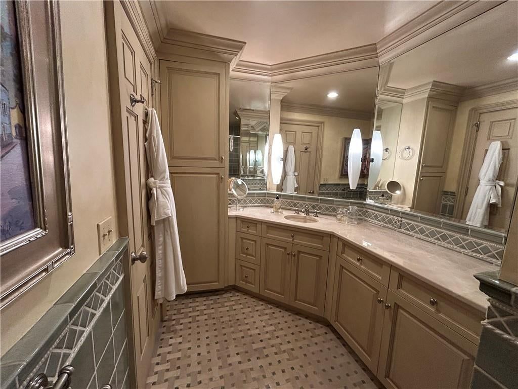 5049 WORNALL Road — photo 13