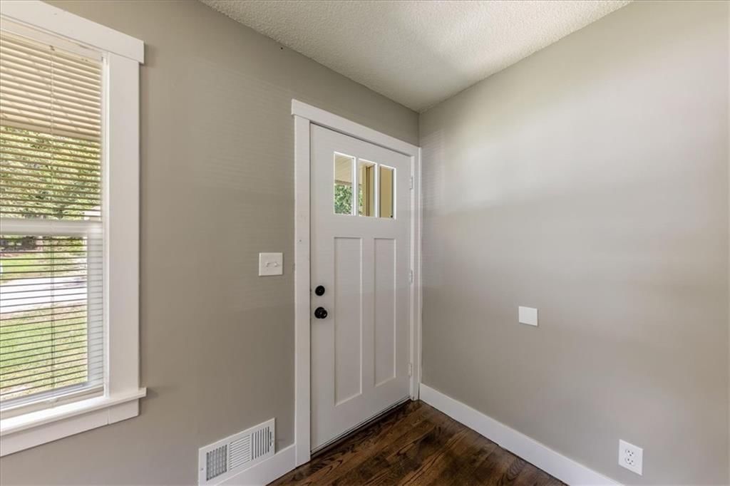 8116 Wayne Avenue — photo 2
