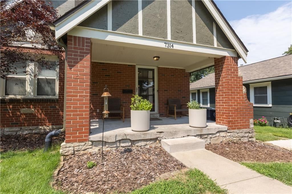 7314 Grand Avenue — photo 3
