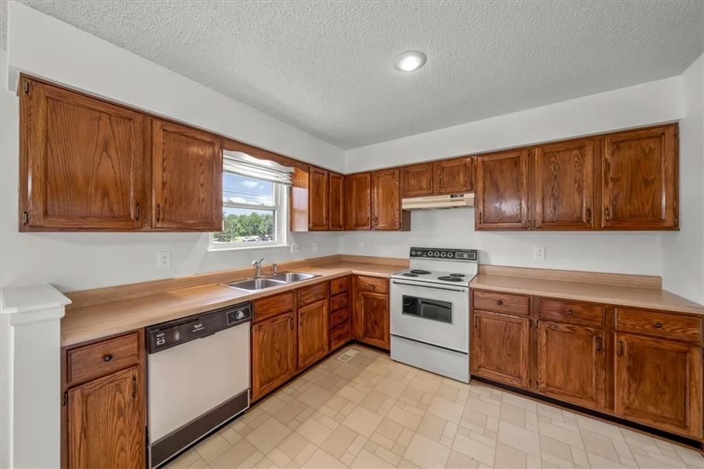 10300 Haskins Street — photo 9