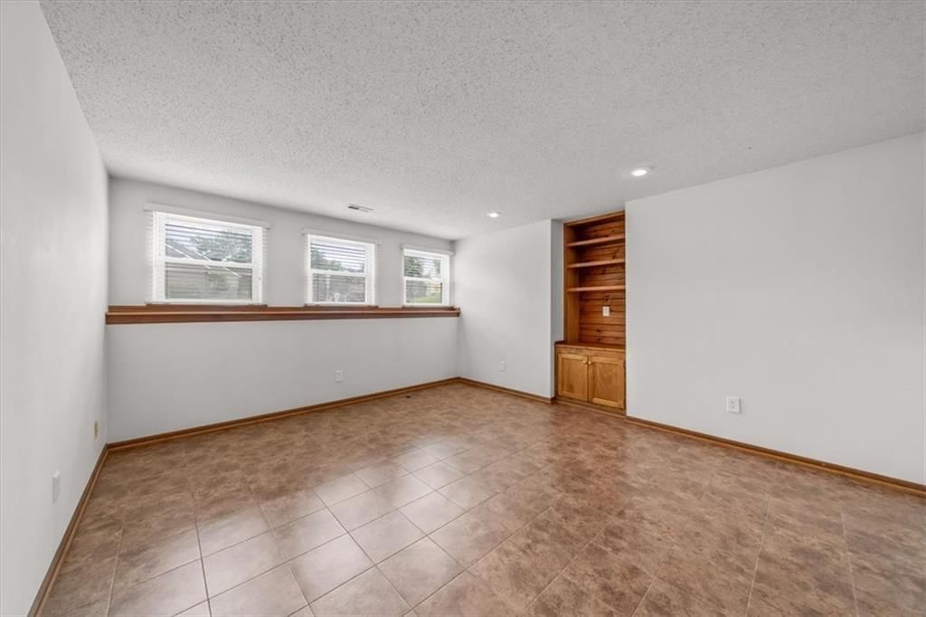 10300 Haskins Street — photo 20