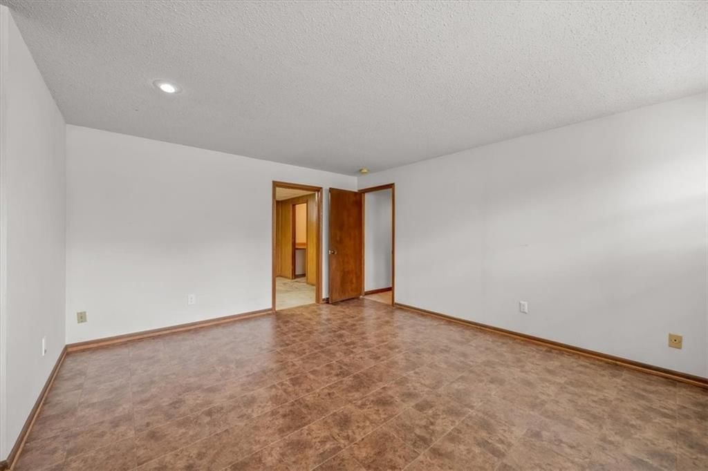 10300 Haskins Street — photo 21