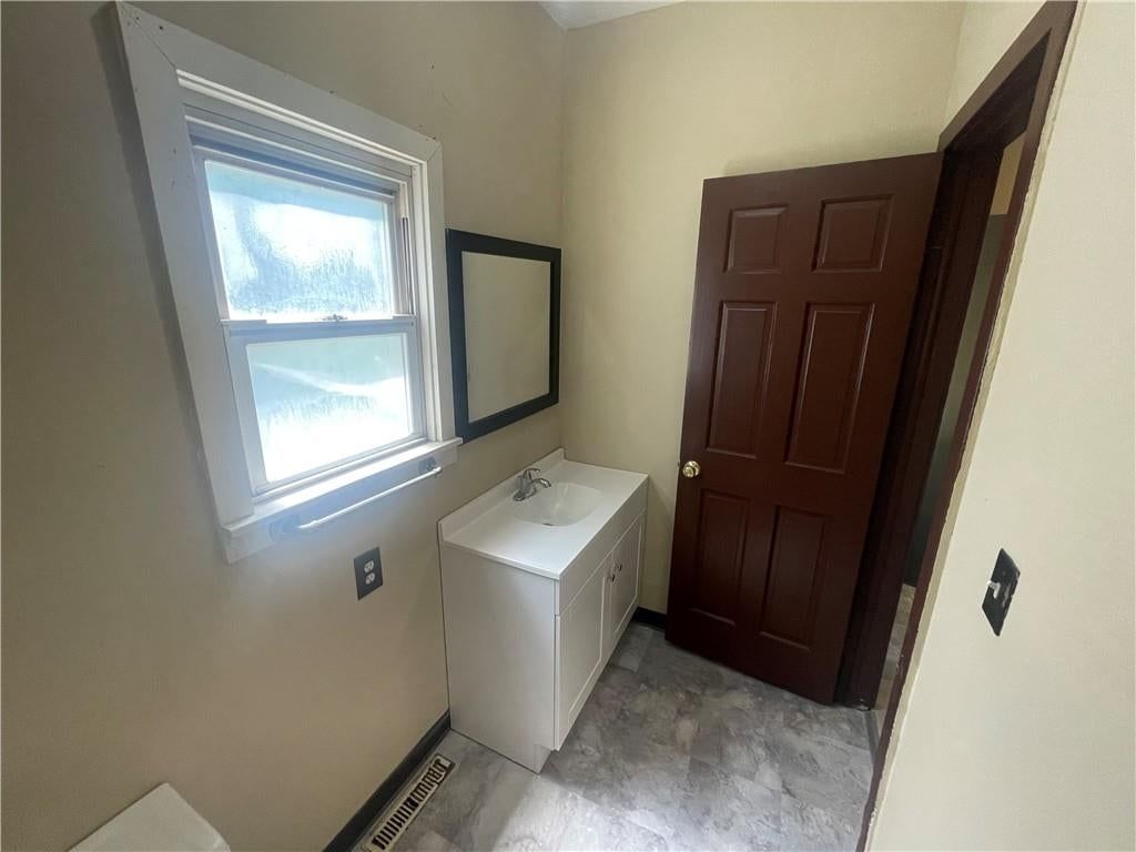 3907 E 9th Street — photo 5