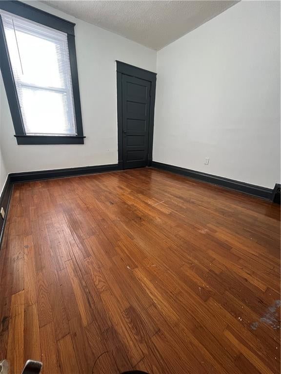 3907 E 9th Street — photo 9
