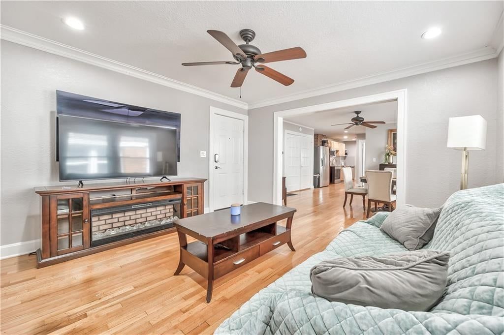 1813 W 41st Street — photo 16