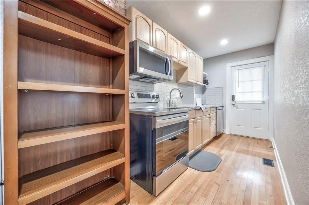 1813 W 41st Street — photo 23