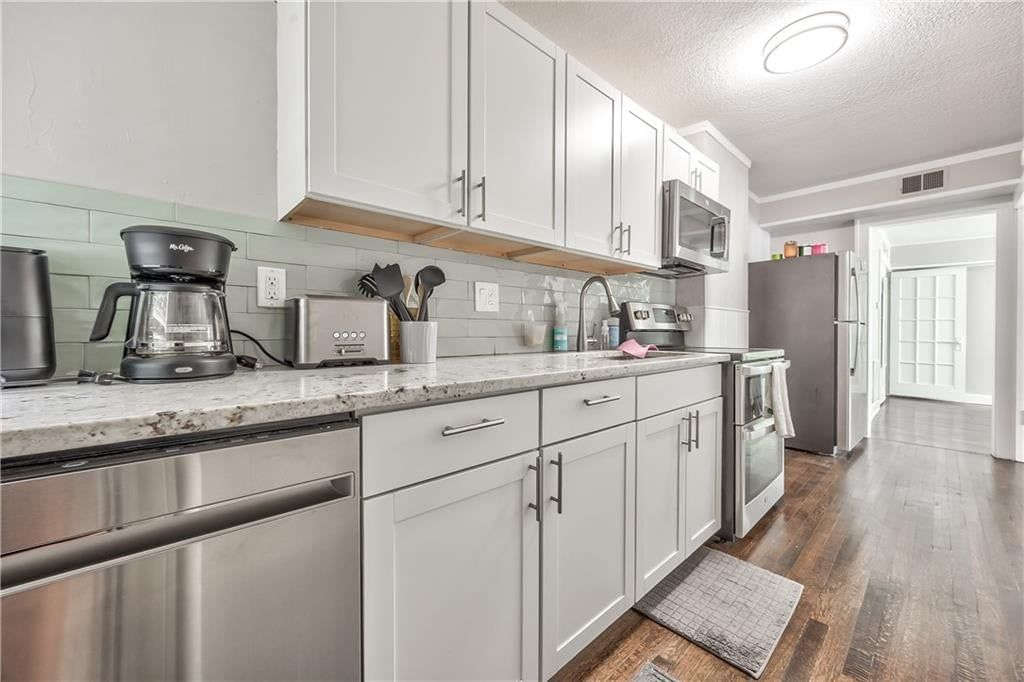 1813 W 41st Street — photo 36