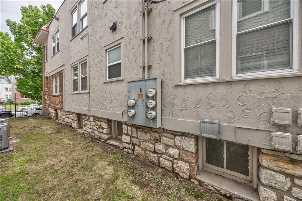 1813 W 41st Street — photo 42