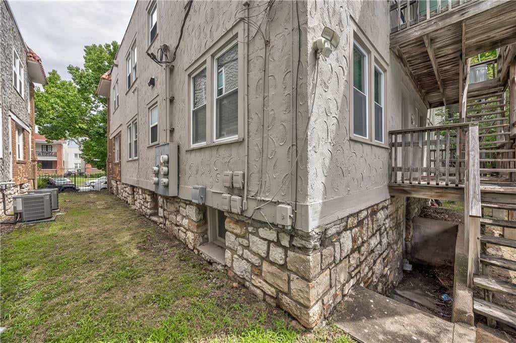 1813 W 41st Street — photo 43