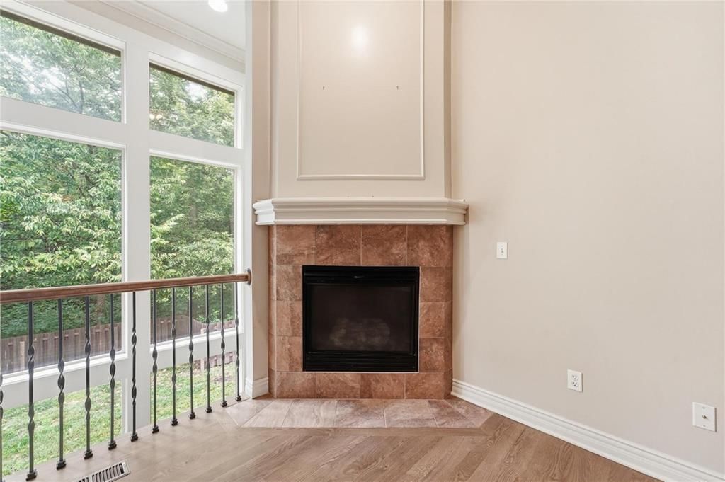 9038 N Saint Clair Avenue — photo 5