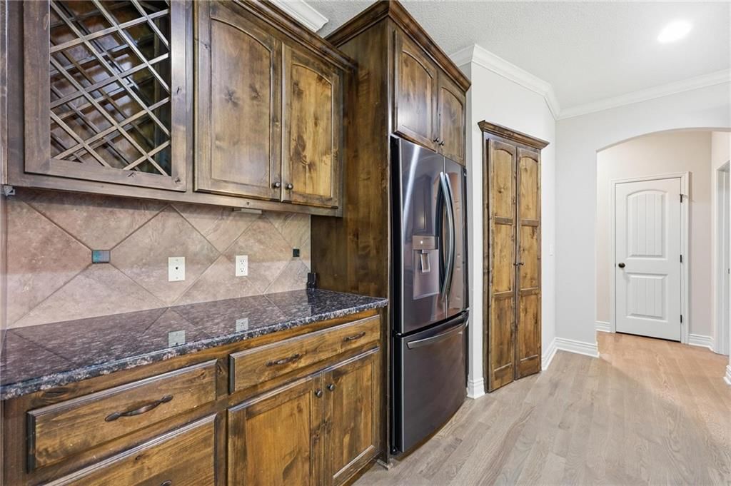 9038 N Saint Clair Avenue — photo 9