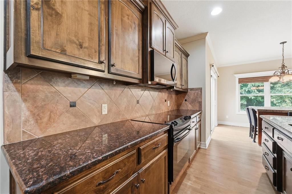 9038 N Saint Clair Avenue — photo 10
