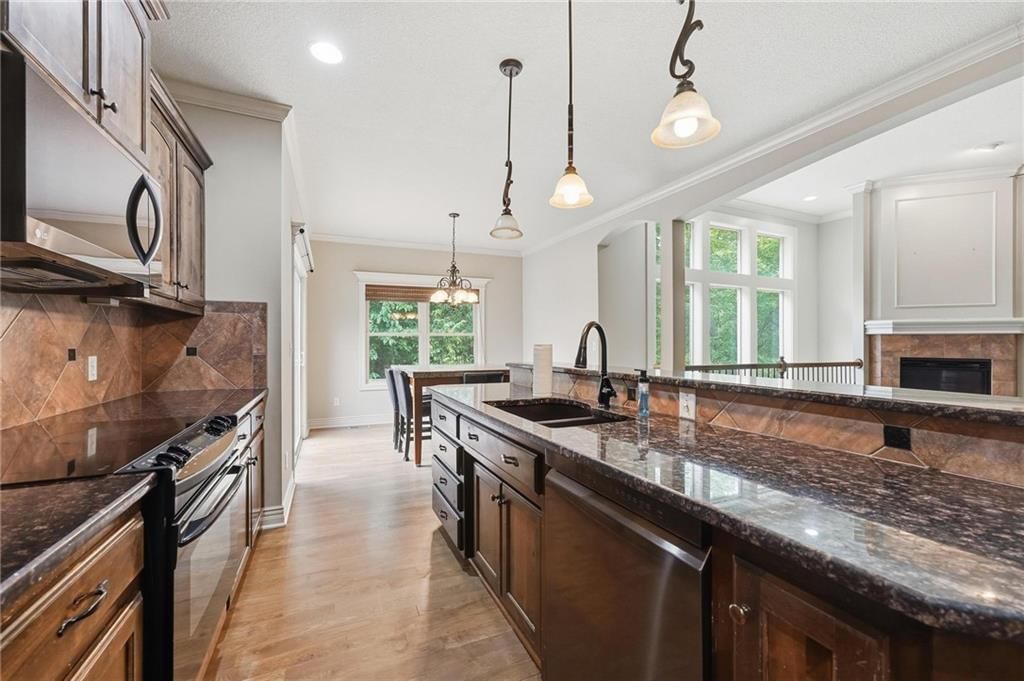 9038 N Saint Clair Avenue — photo 11