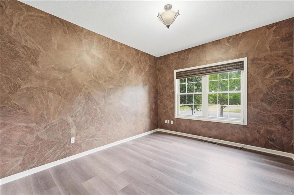 9038 N Saint Clair Avenue — photo 15