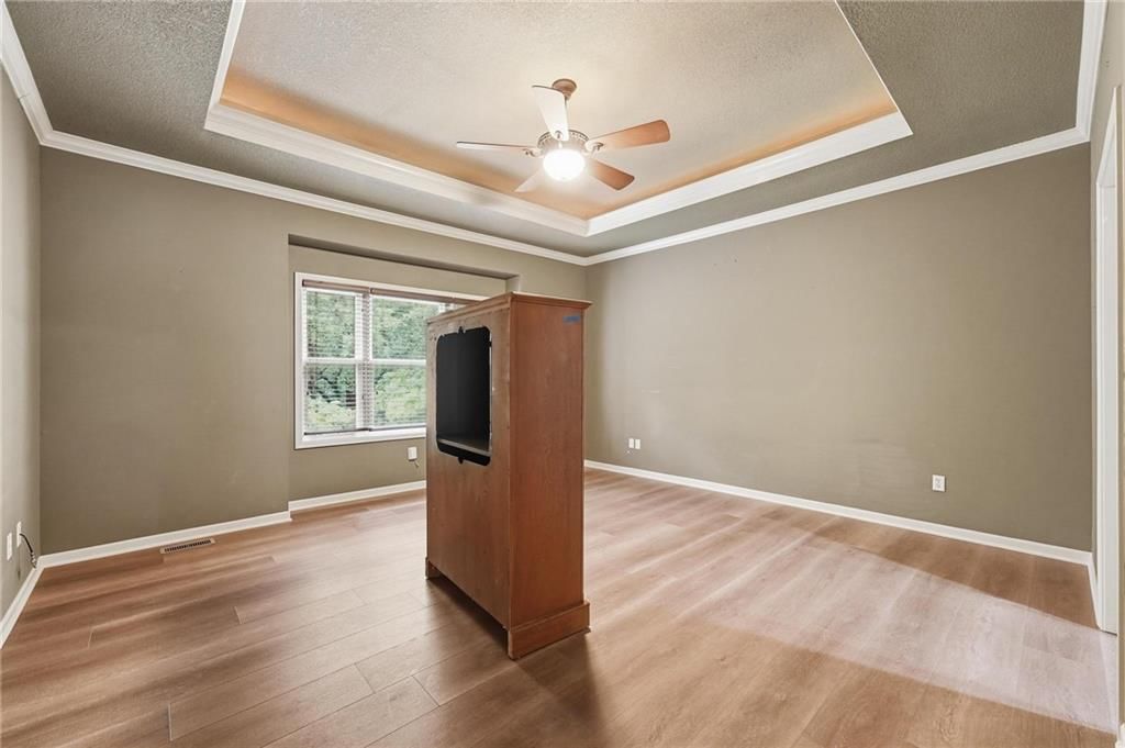 9038 N Saint Clair Avenue — photo 20