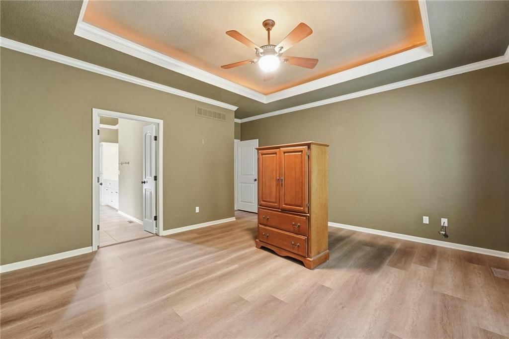 9038 N Saint Clair Avenue — photo 21