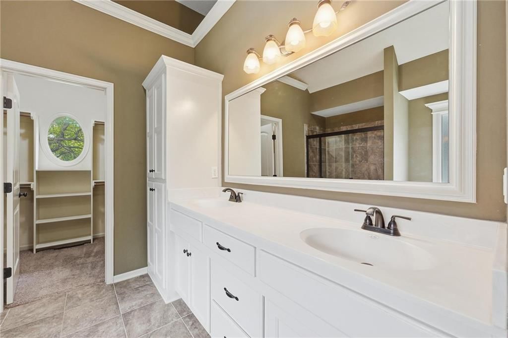 9038 N Saint Clair Avenue — photo 22