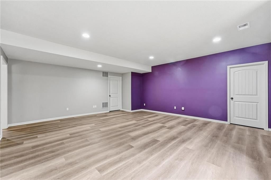 9038 N Saint Clair Avenue — photo 28