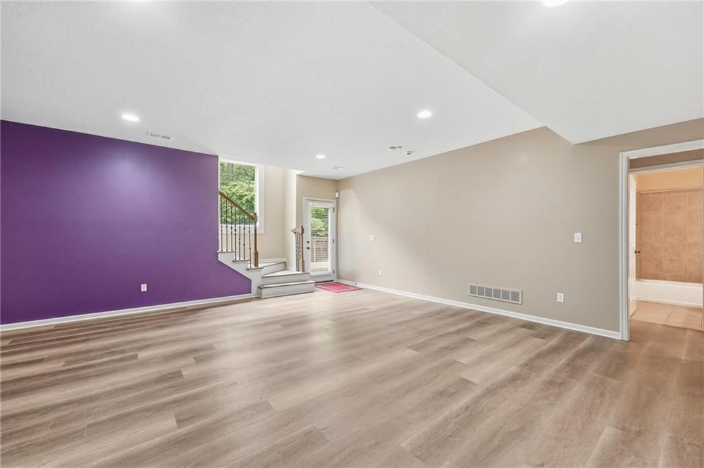 9038 N Saint Clair Avenue — photo 31