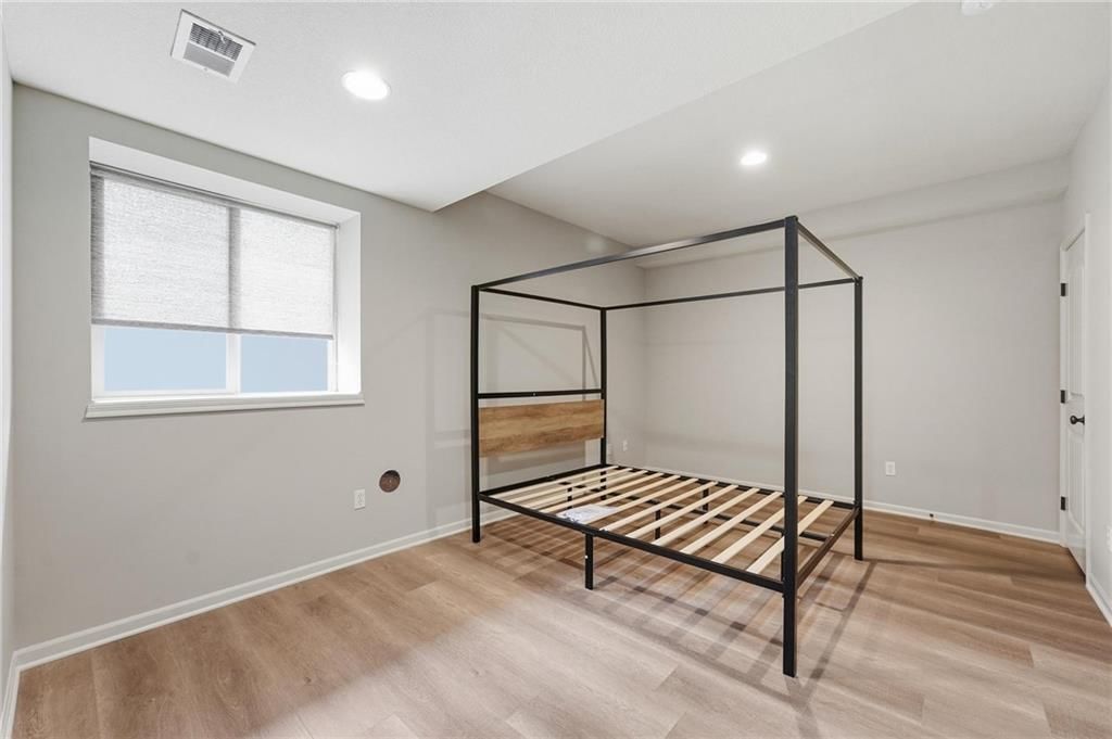 9038 N Saint Clair Avenue — photo 33