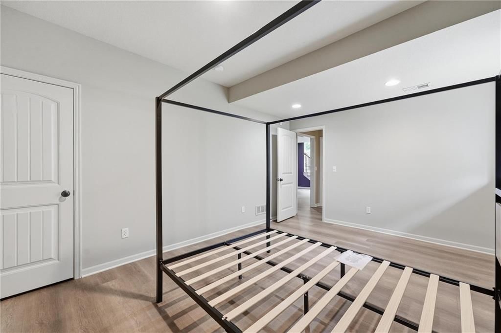 9038 N Saint Clair Avenue — photo 34