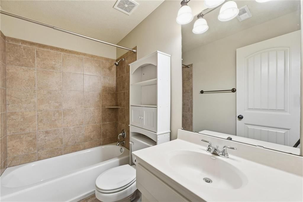 9038 N Saint Clair Avenue — photo 35