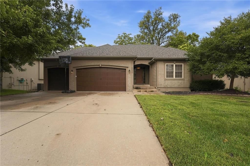 9038 N Saint Clair Avenue — photo 43