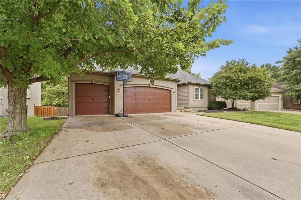 9038 N Saint Clair Avenue — photo 44