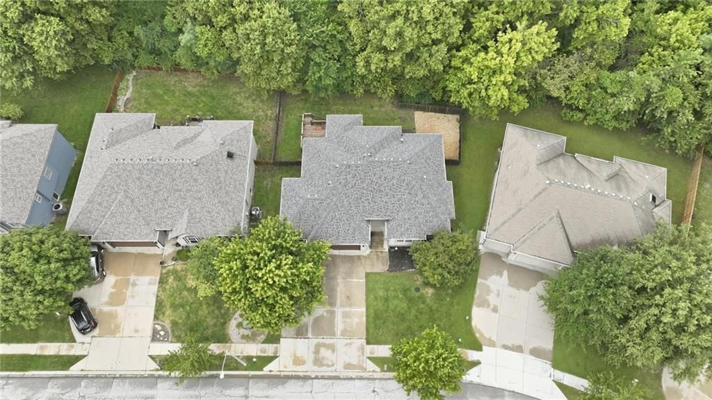 9038 N Saint Clair Avenue — photo 47
