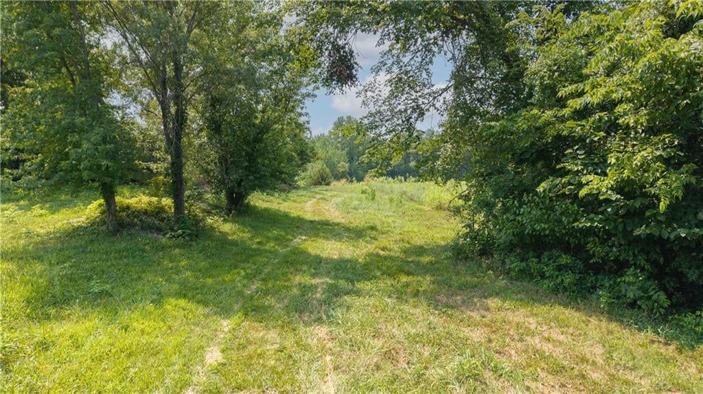 000 N Hoover Road — photo 2