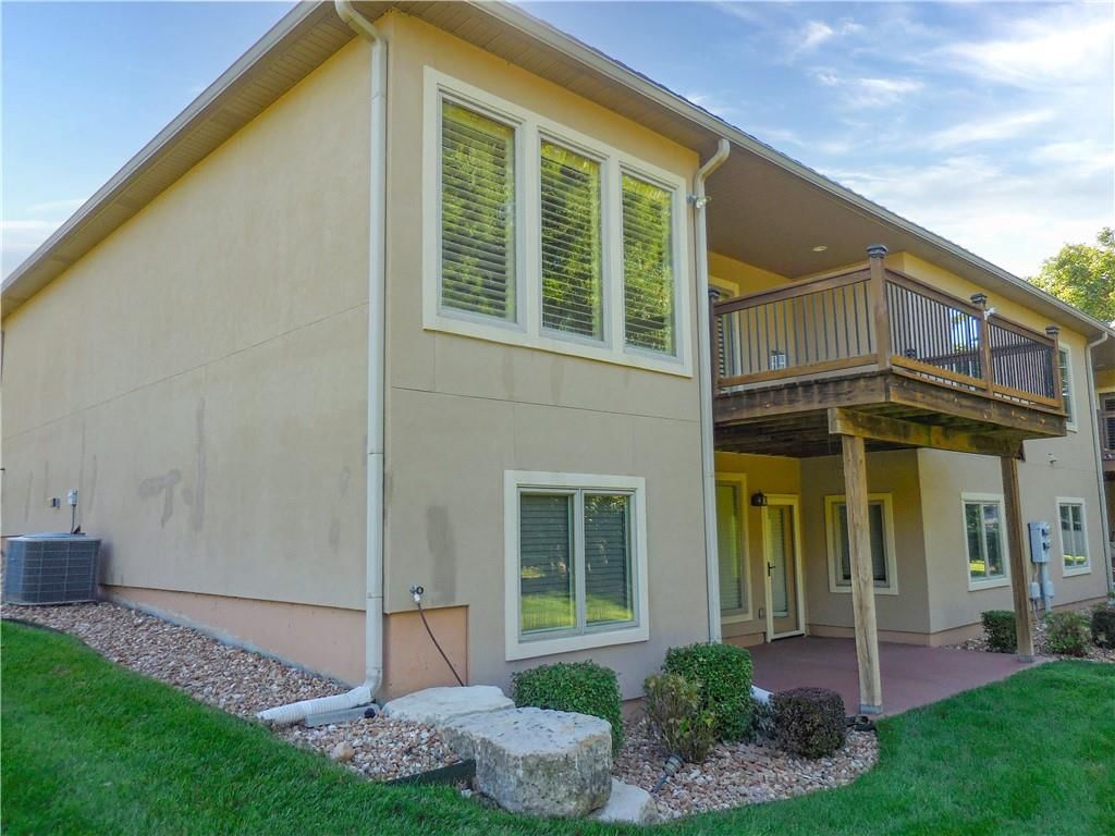 4102 NE Chapel Manor Court — photo 3