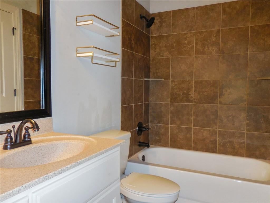 4102 NE Chapel Manor Court — photo 22