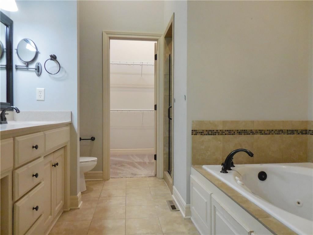 4102 NE Chapel Manor Court — photo 27