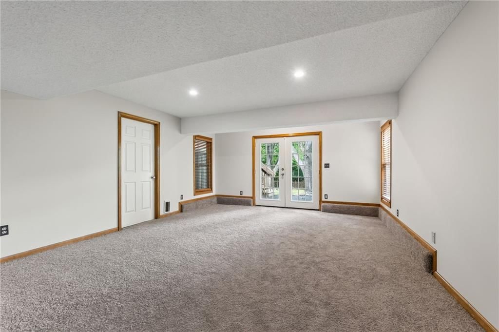 7508 N Palmer Avenue — photo 33