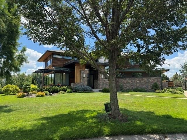 15201 Bond Street — photo 2