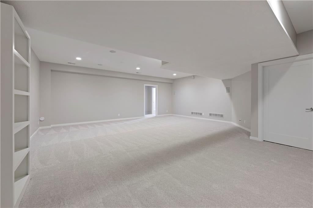 15201 Bond Street — photo 39