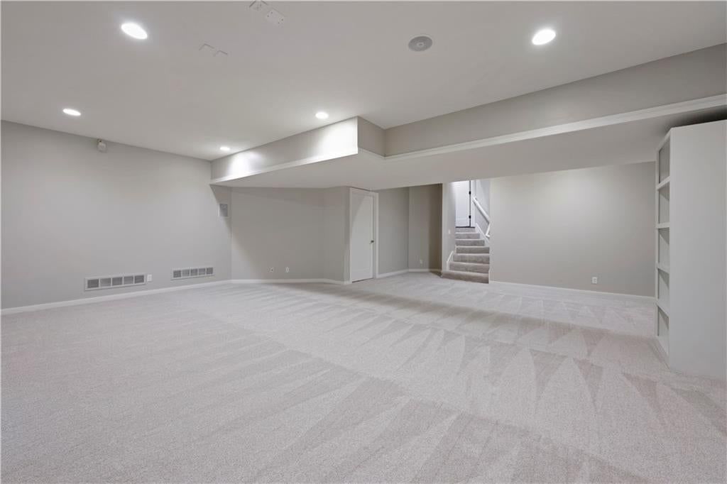 15201 Bond Street — photo 40