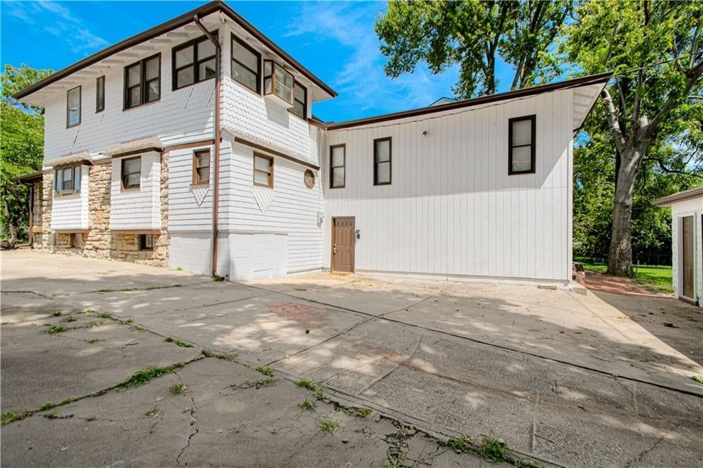 1315 E 75 Street — photo 18
