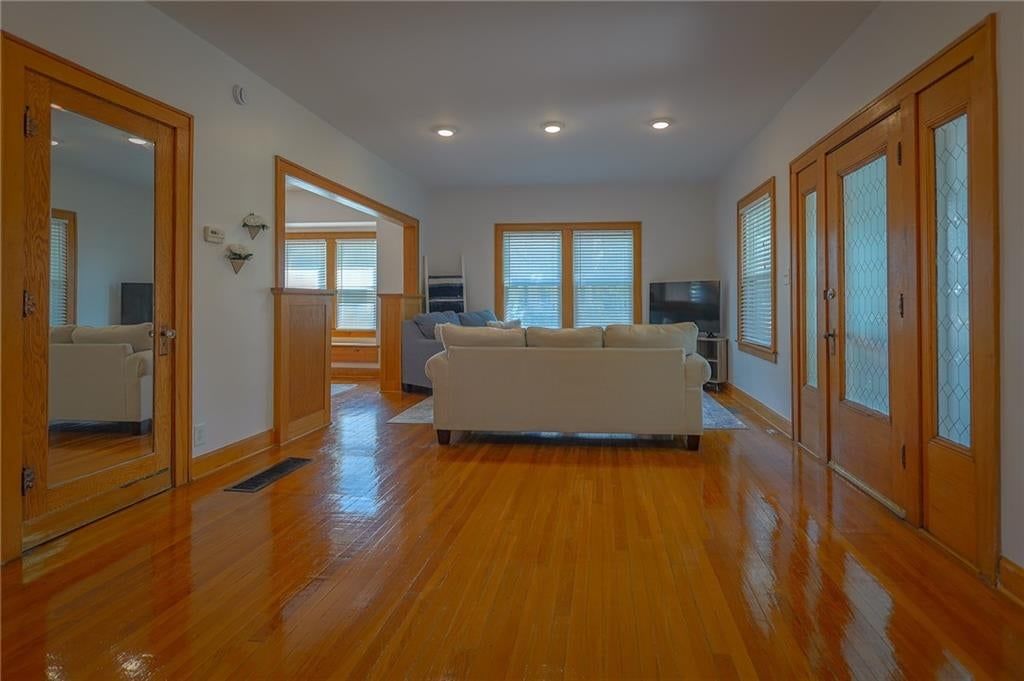216 W 4th Street — photo 4