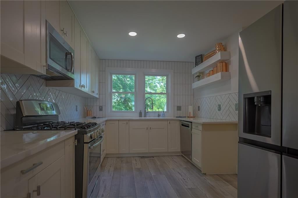 216 W 4th Street — photo 13