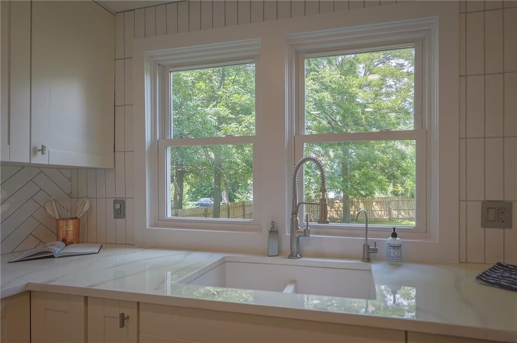 216 W 4th Street — photo 15